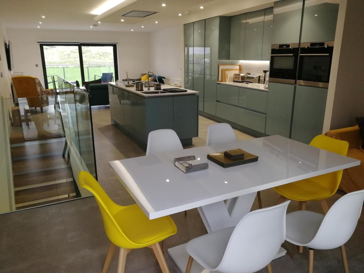 Portrush luxury apartment, Currangate - Hizvo