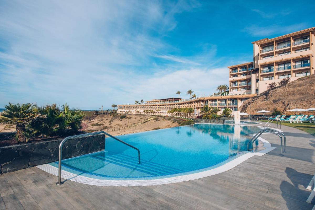Piscina en o cerca de Iberostar Waves Playa Gaviotas All Inclusive