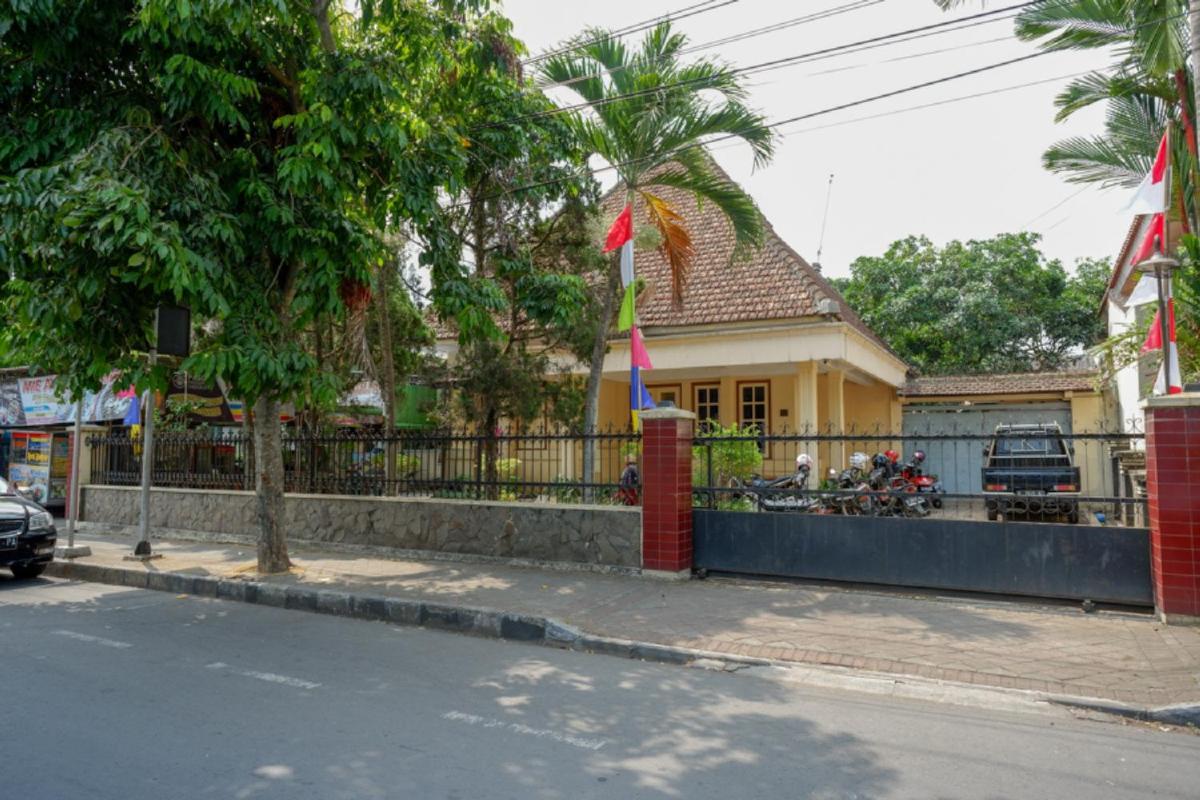 RedDoorz Syariah near Alun Alun Purwokerto - Housity