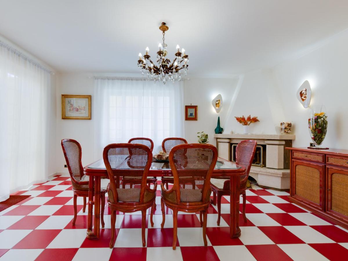 Il canto delle Sirene - Housity