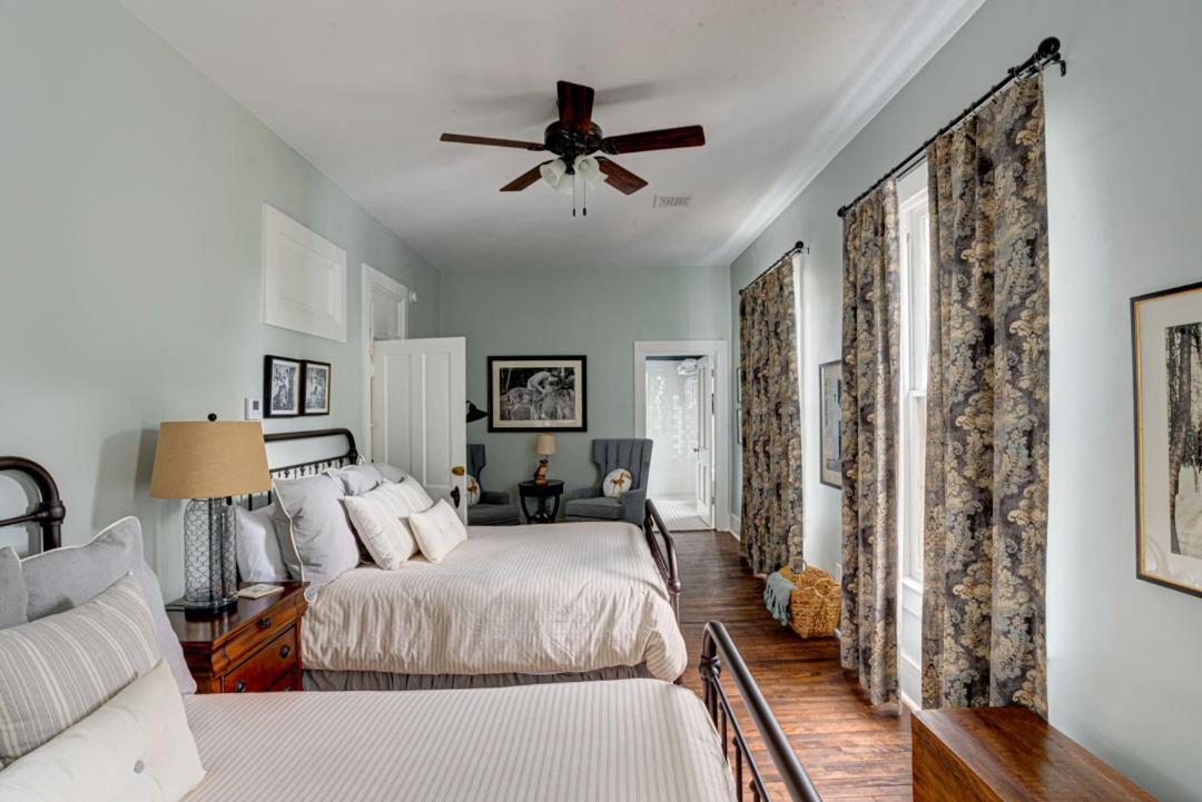 Historic Birch Lodge and Motel - Housity