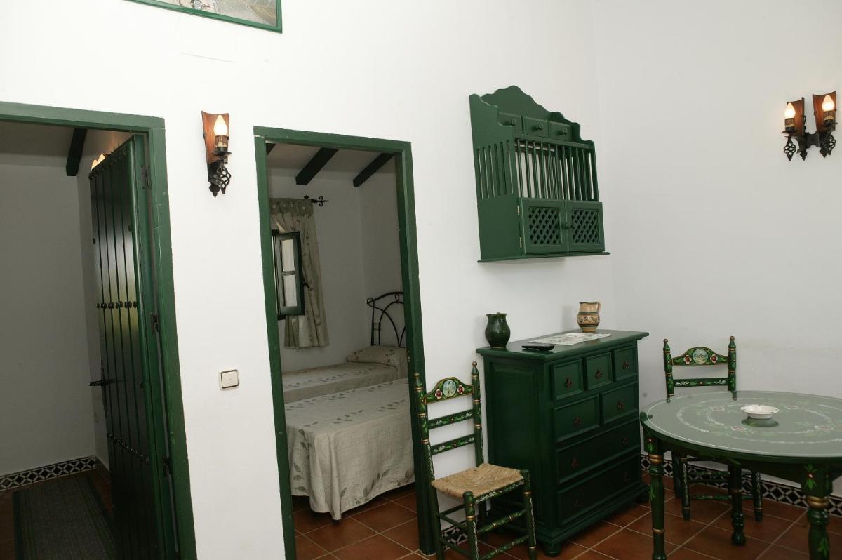 Aparthotel El Cañuelo - Housity