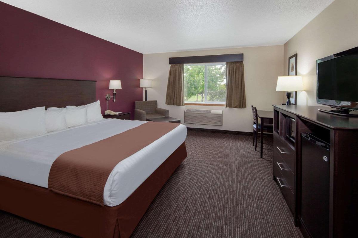 AmericInn by Wyndham Northfield - Housity