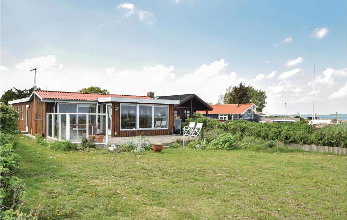 Two-Bedroom Holiday Home In Juelsminde - Housity