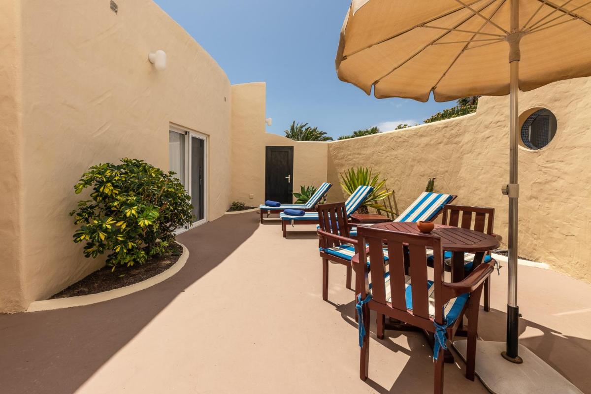 Un patio o zona al aire libre en Hotel LIVVO Risco del Gato Suites