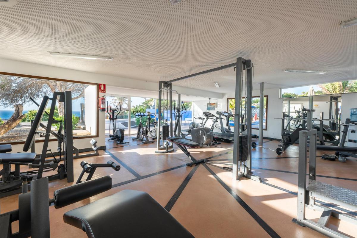 Gimnasio o instalaciones de fitness de Hotel LIVVO Risco del Gato Suites