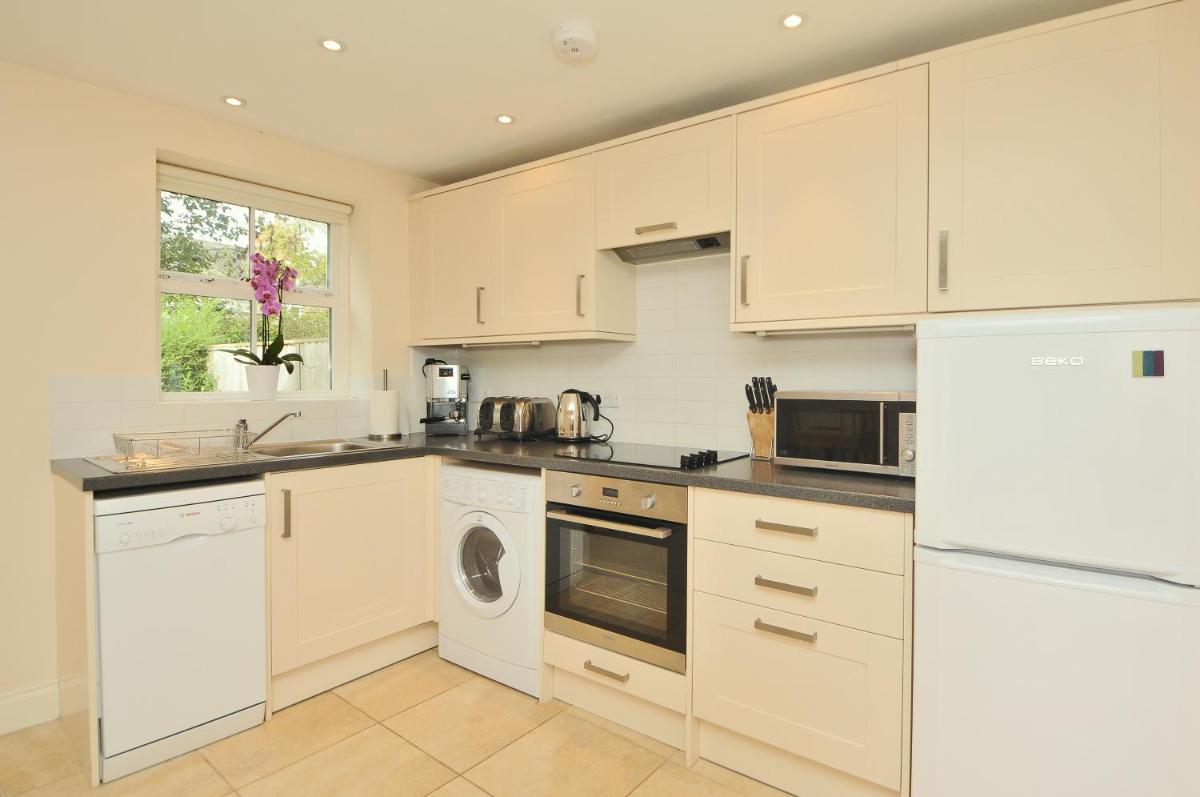 Righton - Three Bedroom House, St Clements, Oxford OXRPUS - Housity