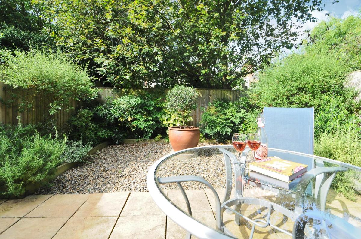Righton - Three Bedroom House, St Clements, Oxford OXRPUS - Housity