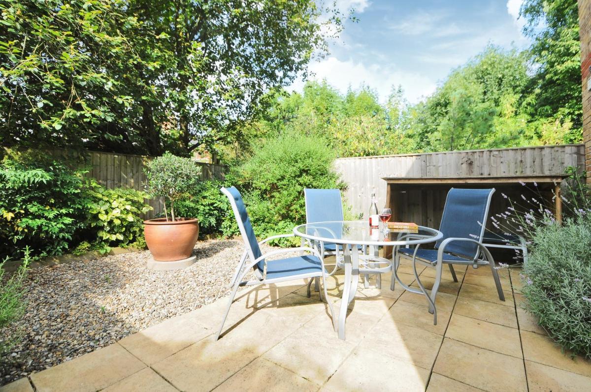 Righton - Three Bedroom House, St Clements, Oxford OXRPUS - Housity