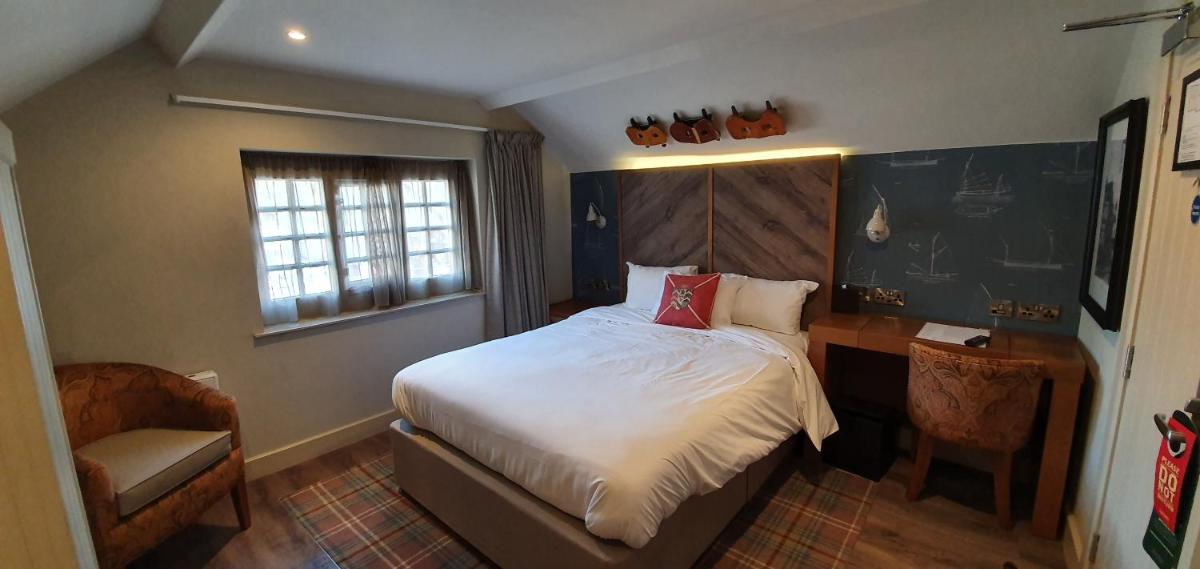The Boathouse Inn & Riverside Rooms - Housity