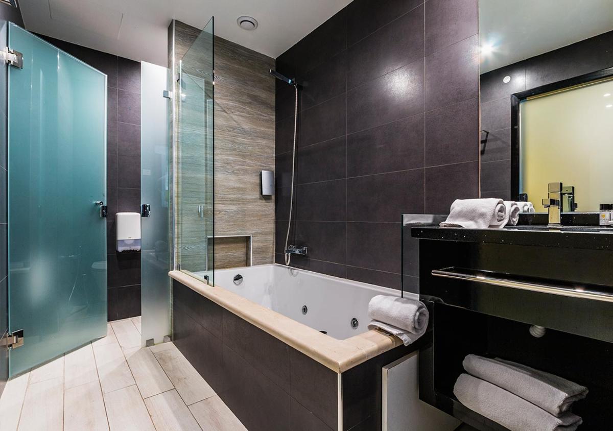 Uma casa de banho em Lisotel - Hotel & Spa