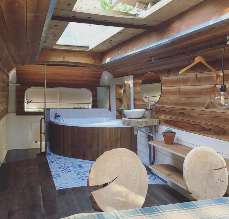Cosmic English Bus 2 floor - Housity