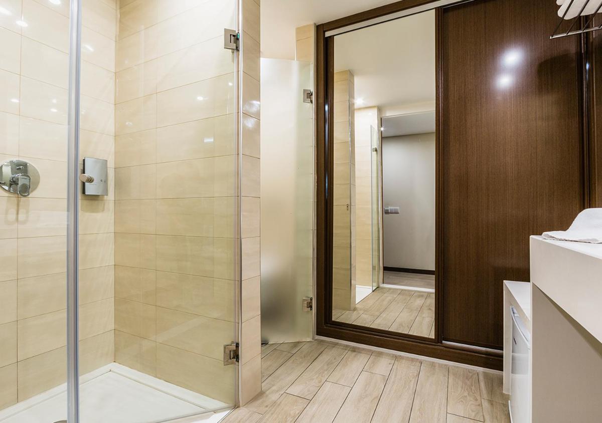 Uma casa de banho em Lisotel - Hotel & Spa