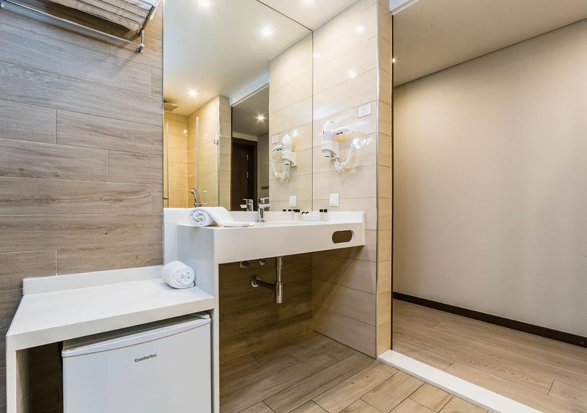 Uma casa de banho em Lisotel - Hotel & Spa