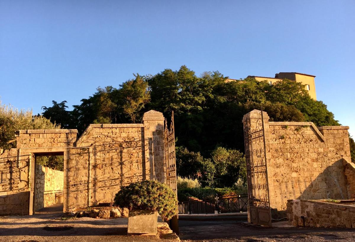 Casa Mater Ecclesiae - Housity