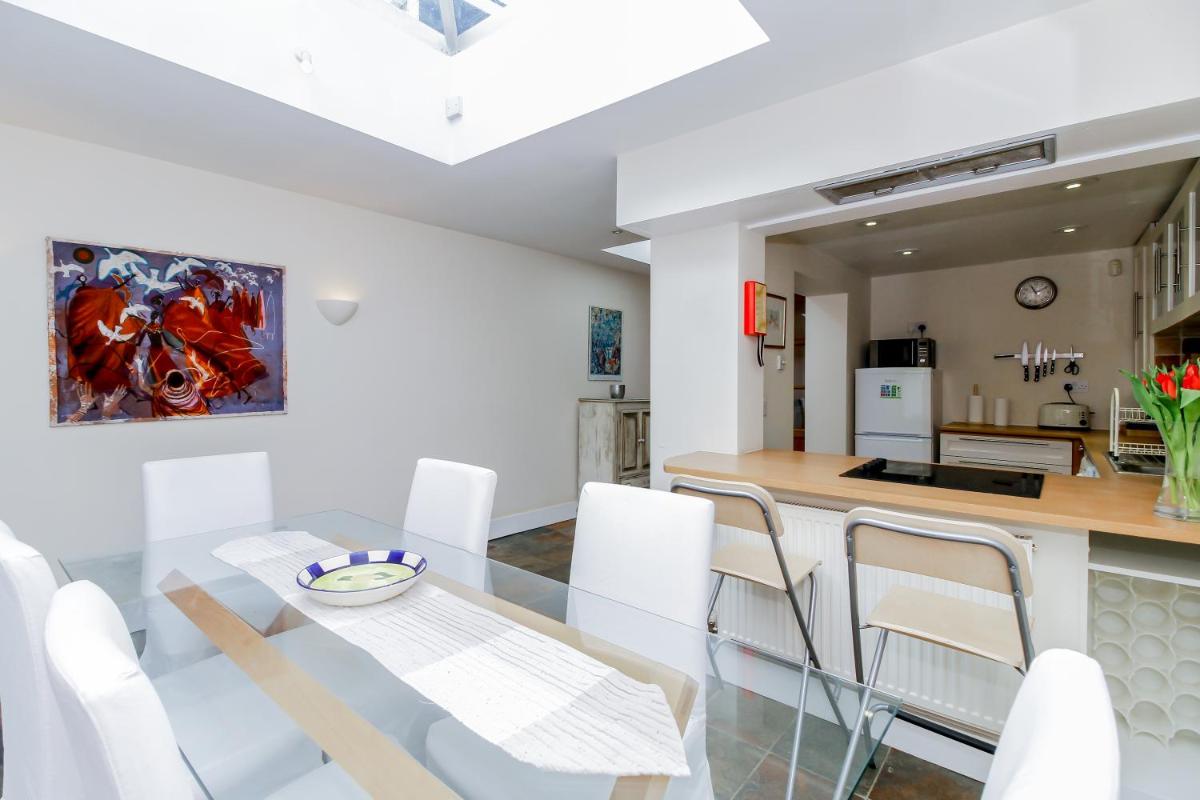 Righton - Three Bedroom House, St Clements, Oxford OXRPPS3 - Housity
