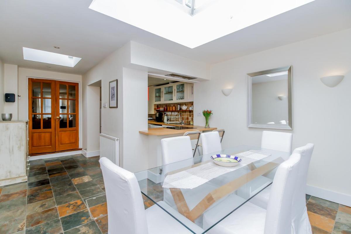 Righton - Three Bedroom House, St Clements, Oxford OXRPPS3 - Housity