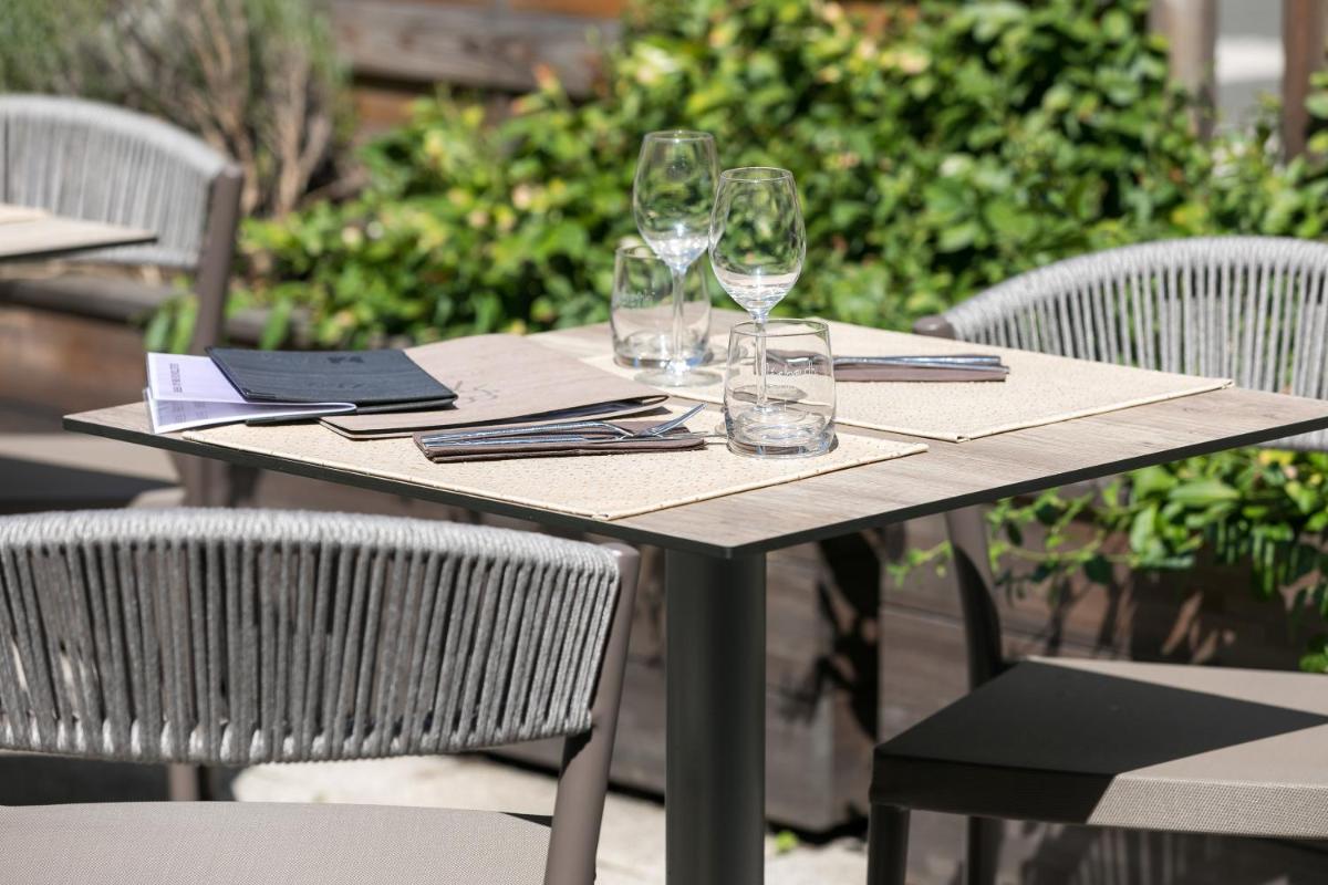 Restaurant ou autre lieu de restauration dans l'établissement 7Hotel&Spa