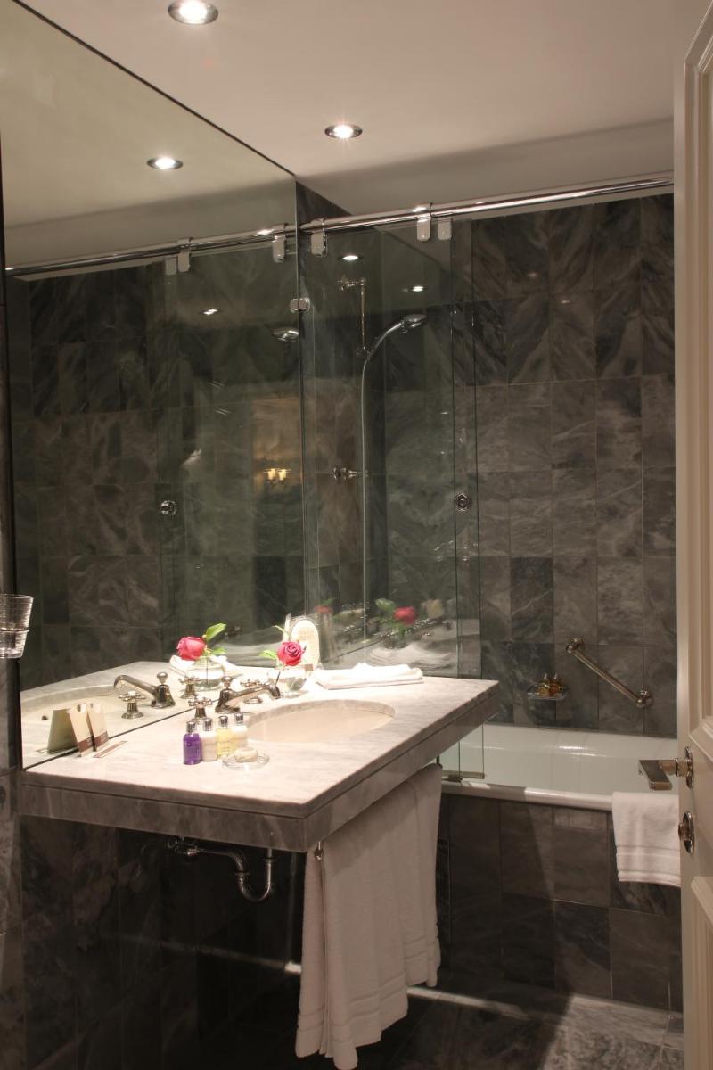 Ein Badezimmer in der Unterkunft Hotel München Palace Ein Badezimmer in der Unterkunft Hotel München Palace