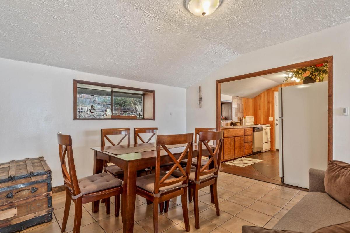 Highland Lakeview Getaway - Housity