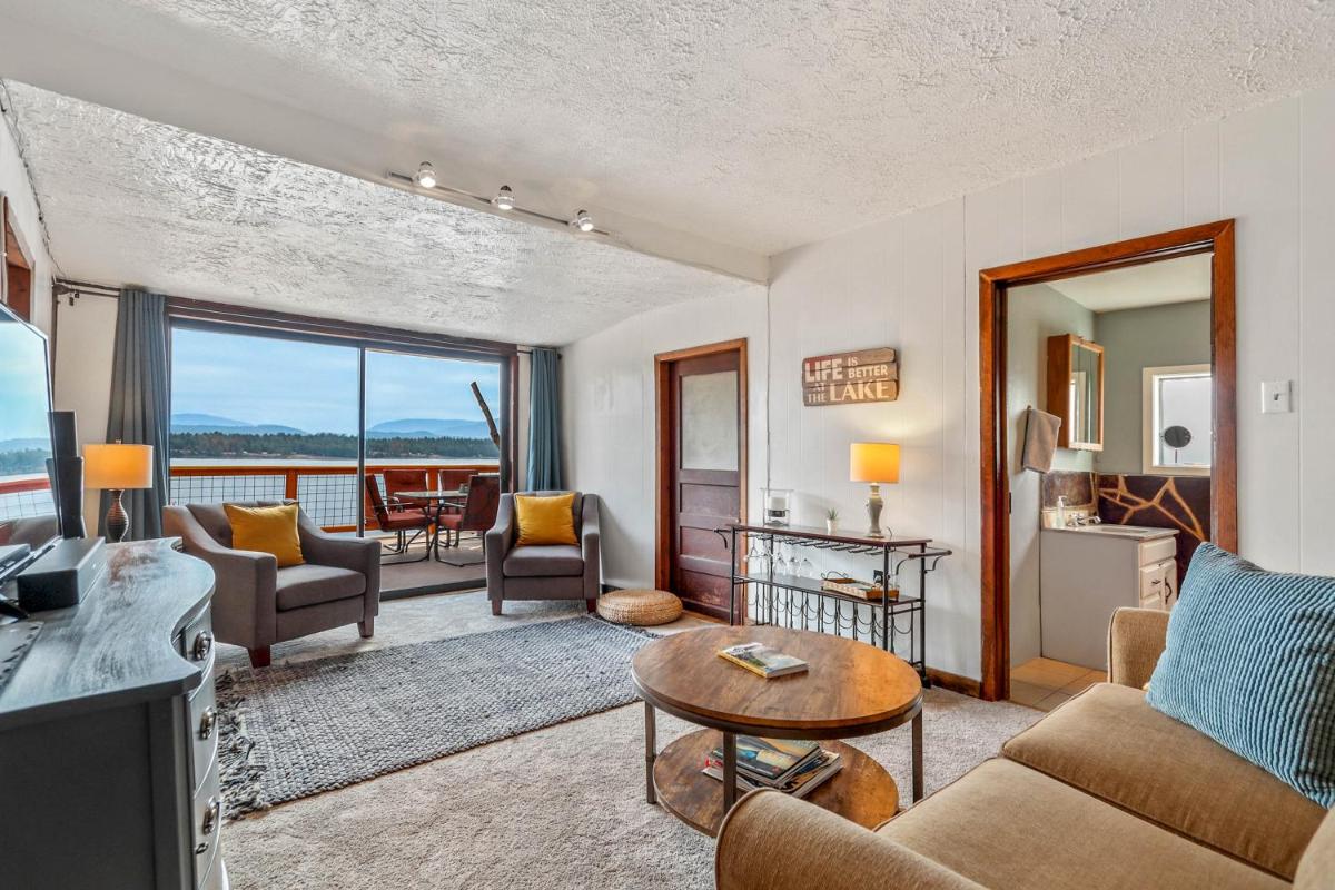 Highland Lakeview Getaway - Housity