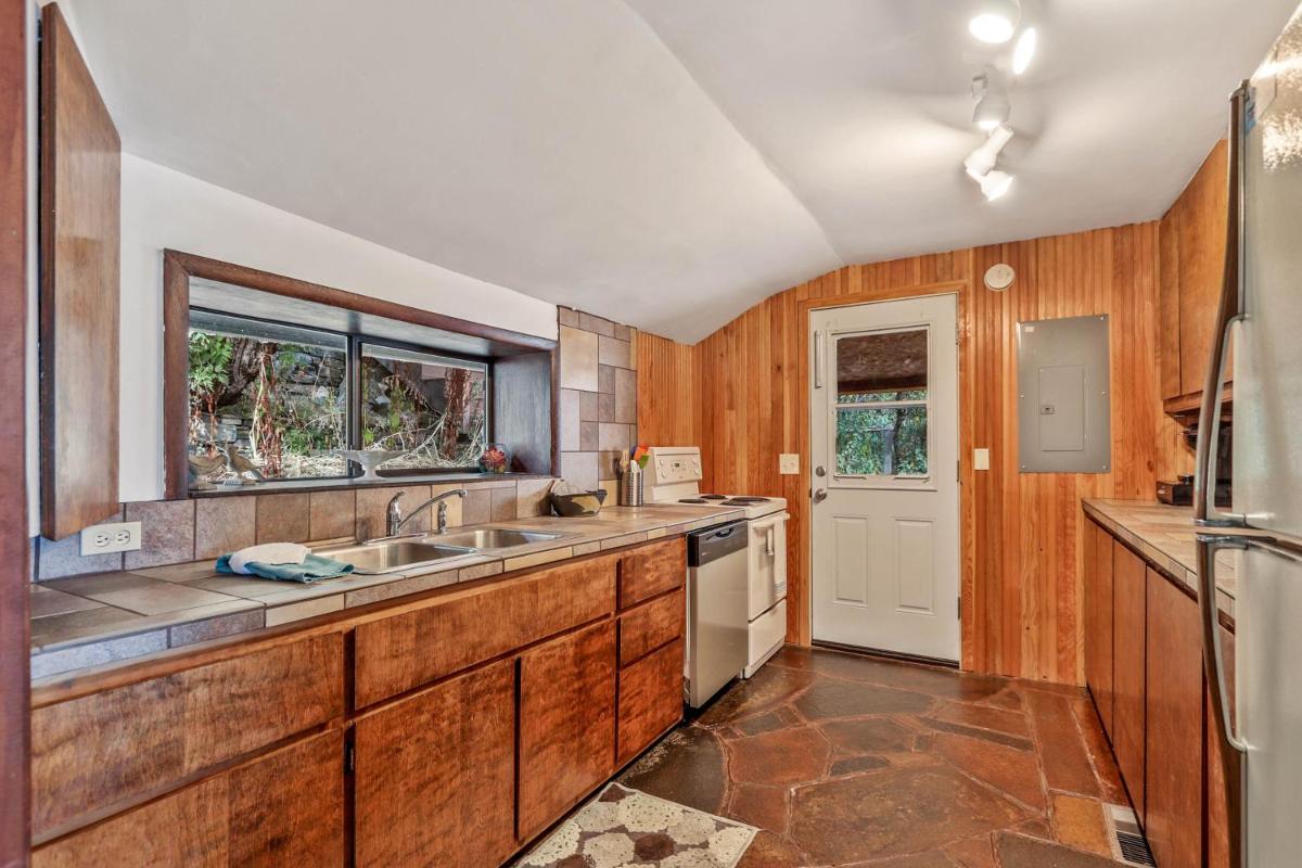 Highland Lakeview Getaway - Housity