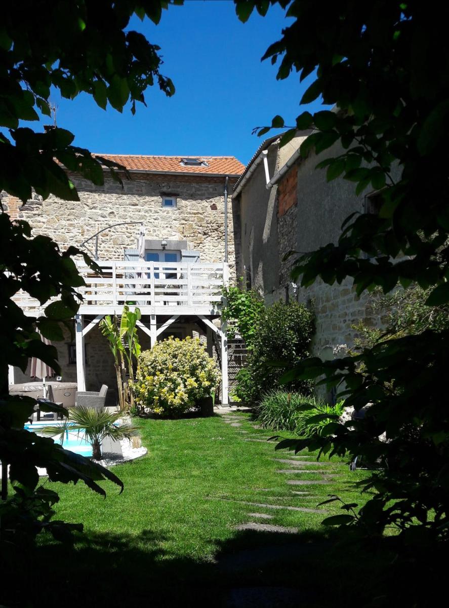 PAUSE ROMANTIQUE EN PAYS BRAYAUD - Housity