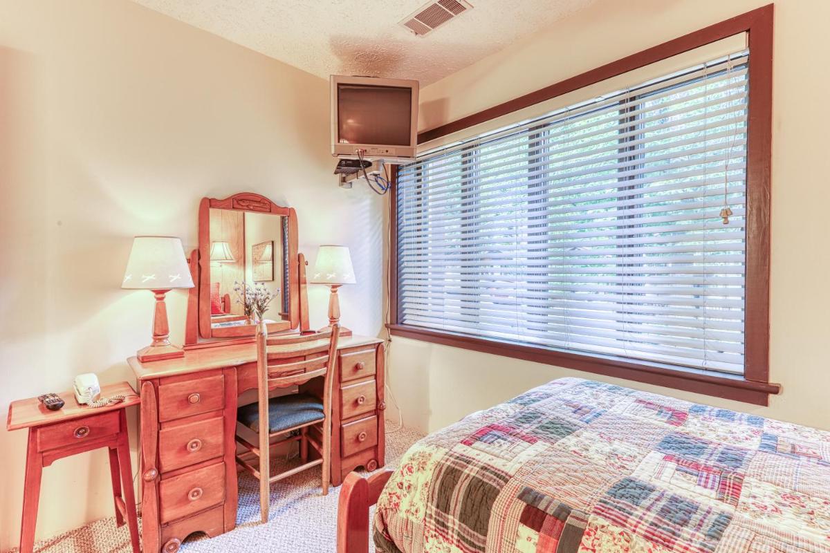 Toadstool Retreat - Housity