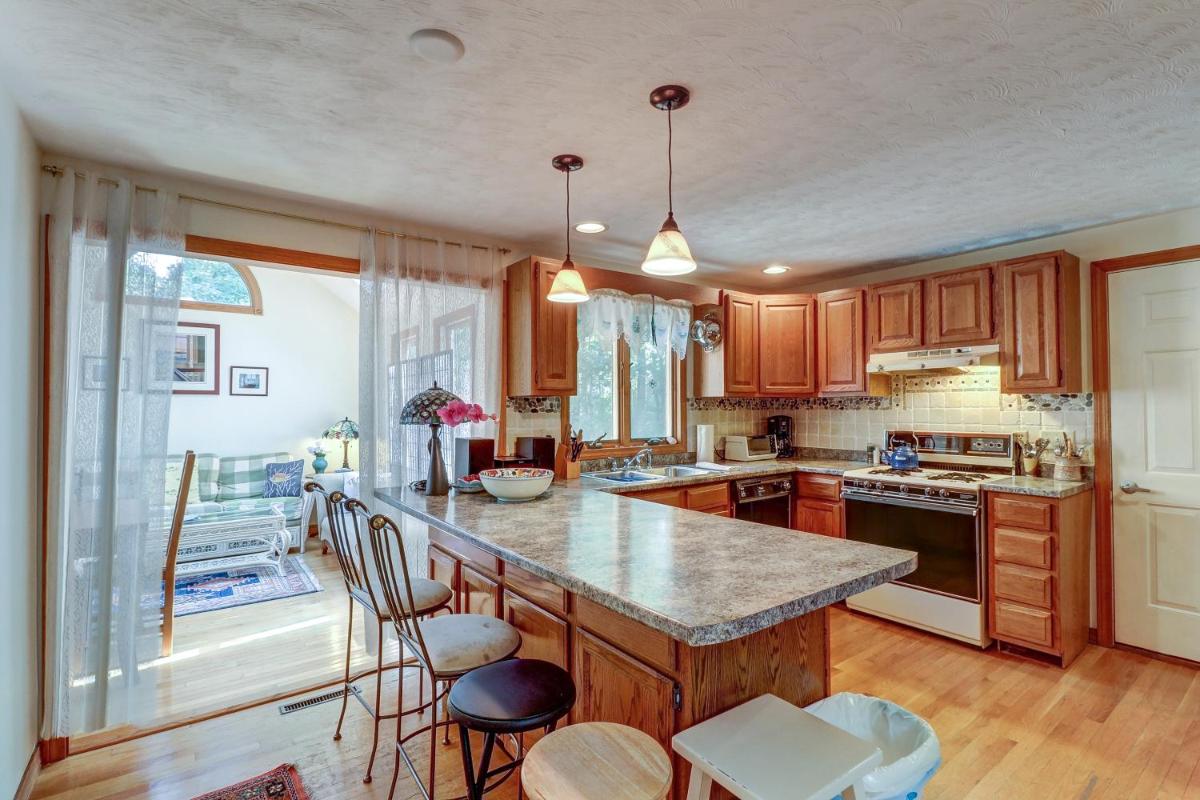 Hyannis Hideaway - Housity