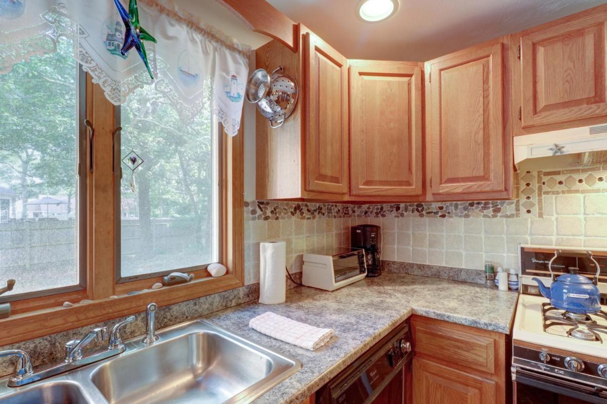 Hyannis Hideaway - Housity
