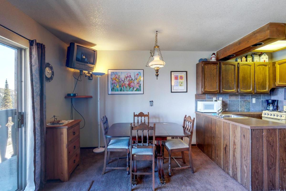 Red Cricket 22 - Housity