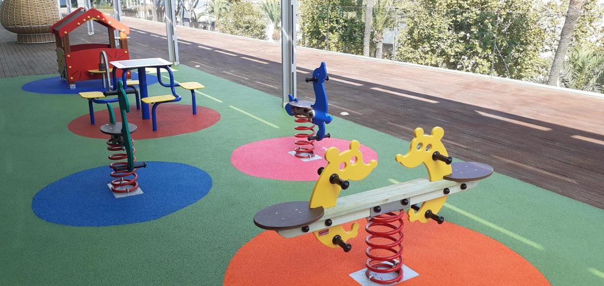 Zona de juegos infantil en Parador de Cádiz