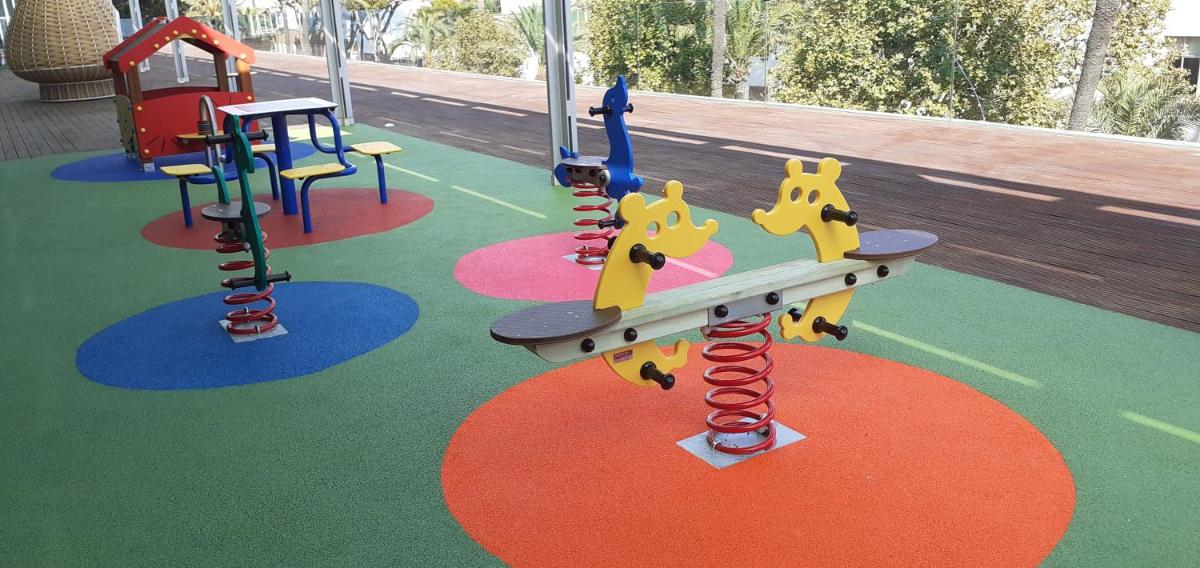 Zona de juegos infantil en Parador de Cádiz