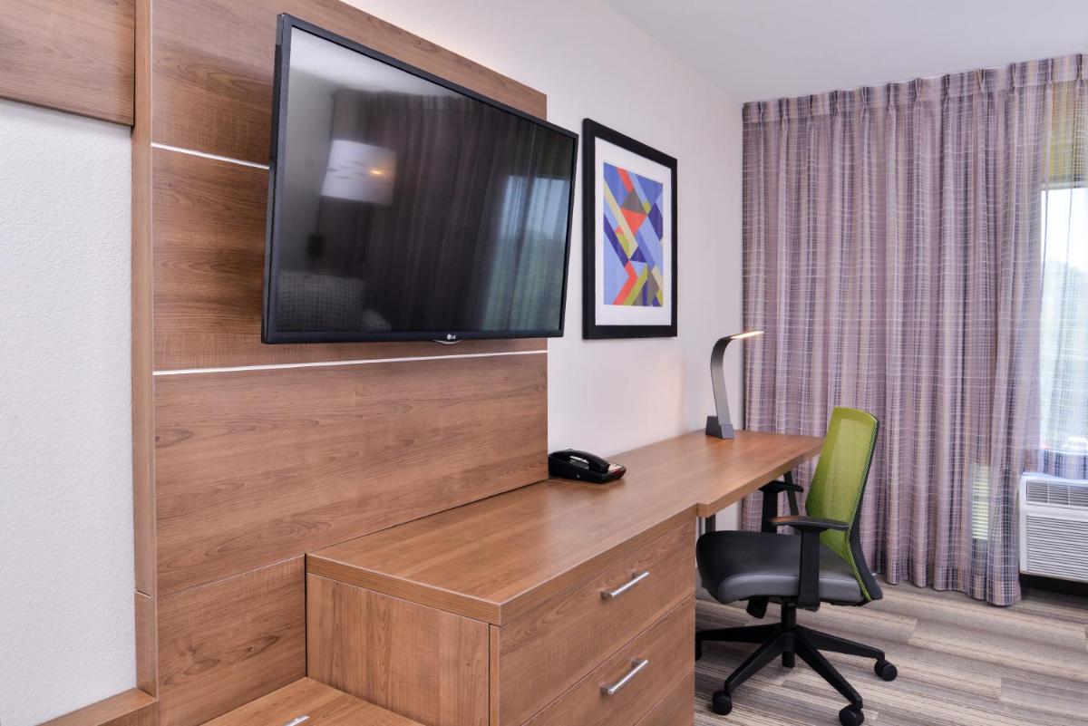 Holiday Inn Express Hotel & Suites Elgin by IHG - Housity