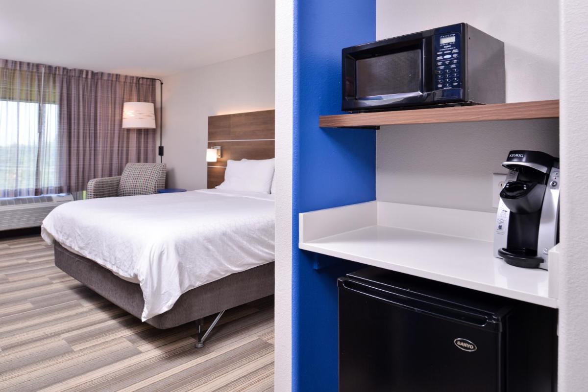 Holiday Inn Express Hotel & Suites Elgin by IHG - Housity