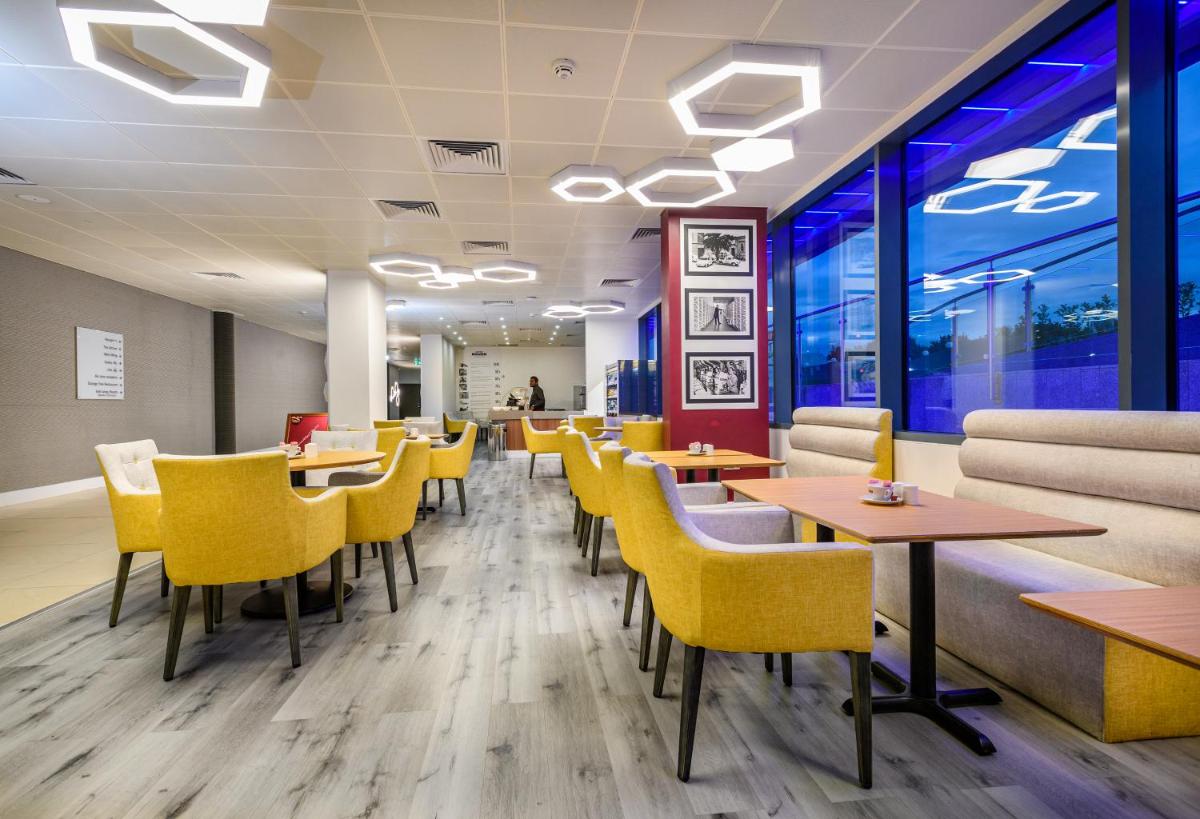 Atrium Hotel Heathrow - Housity