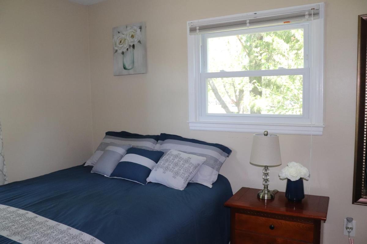 Private Room at Home near IAD-Sterling - Housity