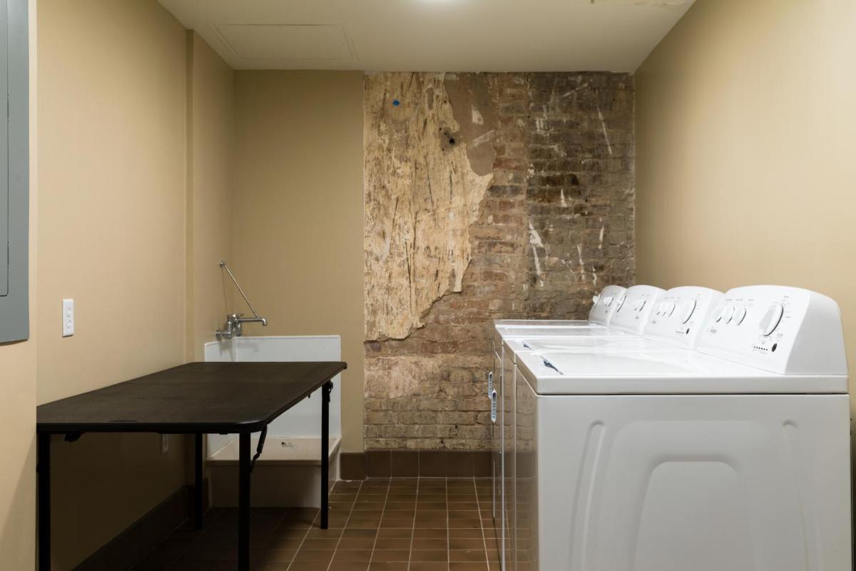 HI New Orleans Hostel - Housity
