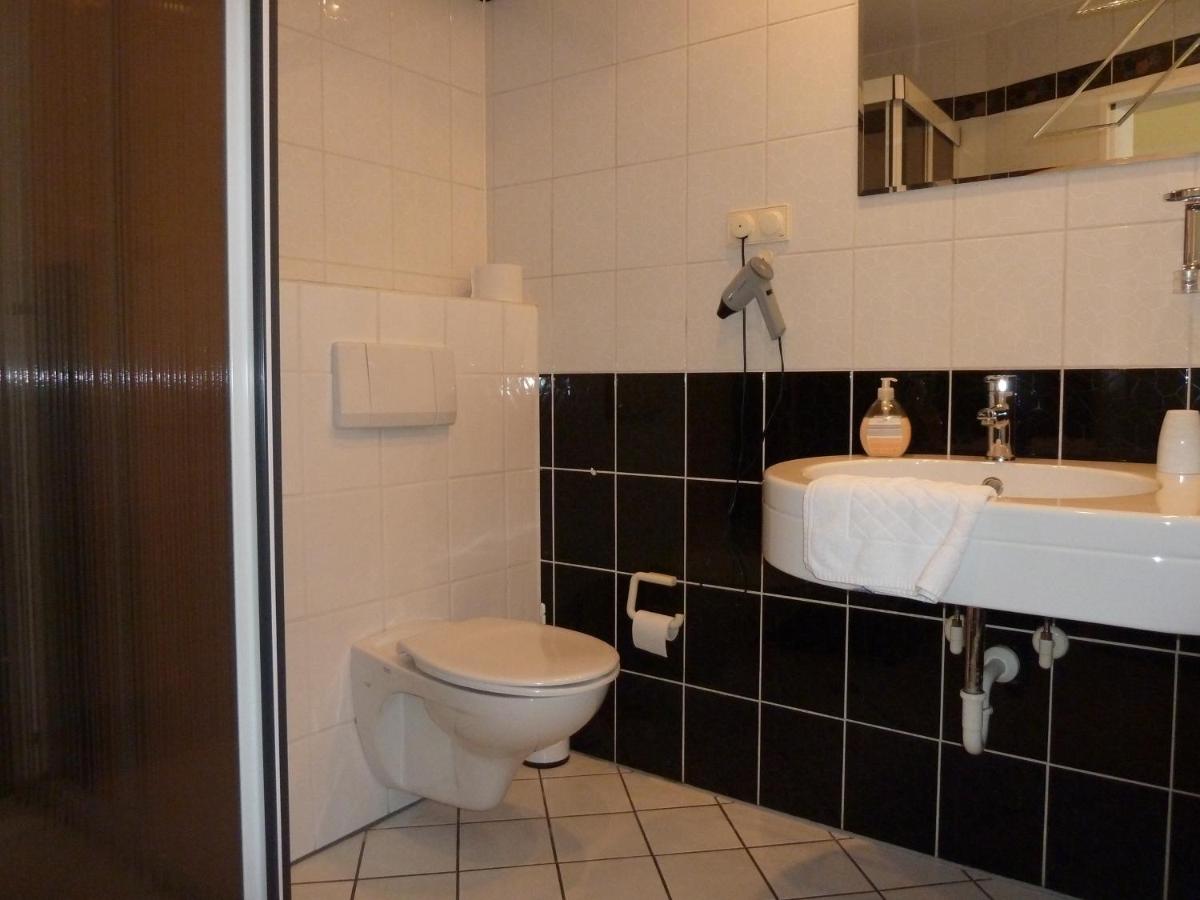 Hotel am Schloss Broich - Housity