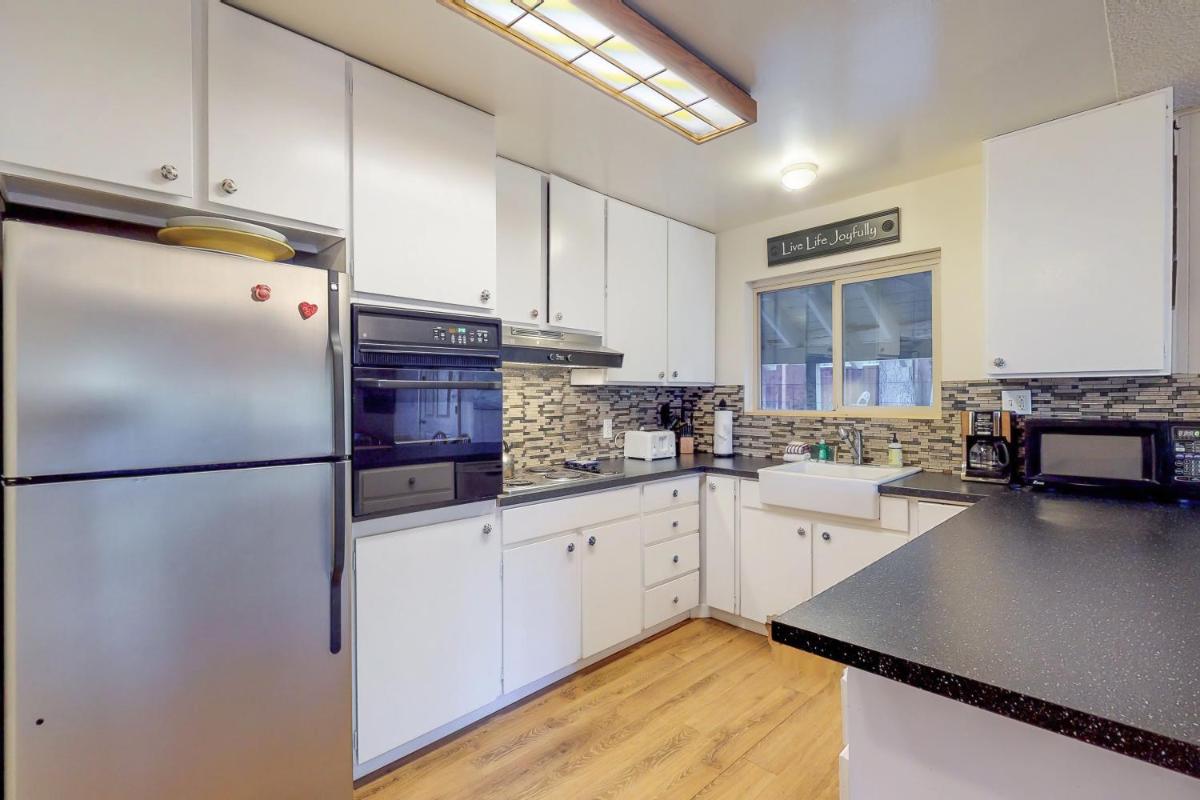 West Shore Lakeview Beauty* - Housity