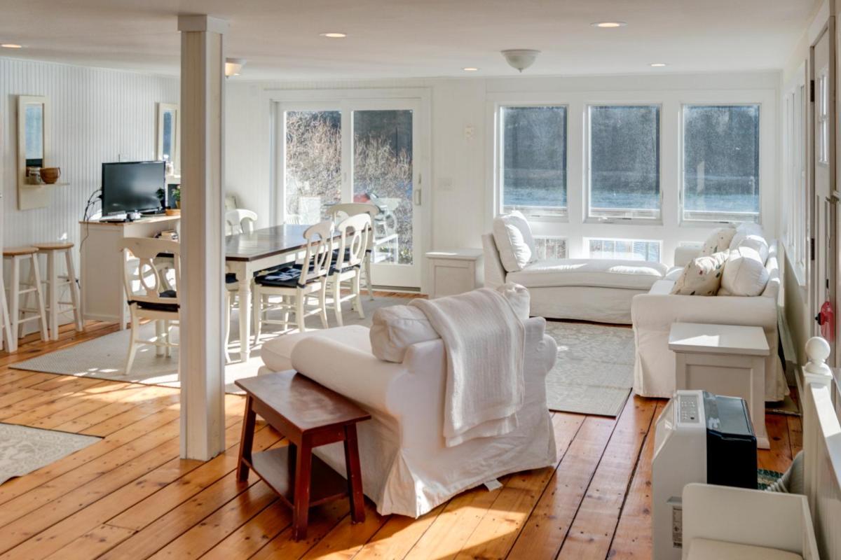 A Chatham Pearl on Oyster River - Housity