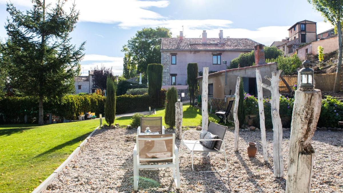 Jardín al aire libre en Hotel Cardamomo Sigüenza