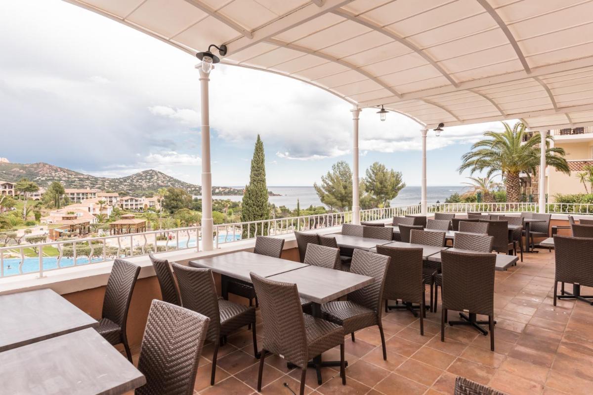 Vue générale sur la montagne ou vue sur la montagne depuis l'hôtel