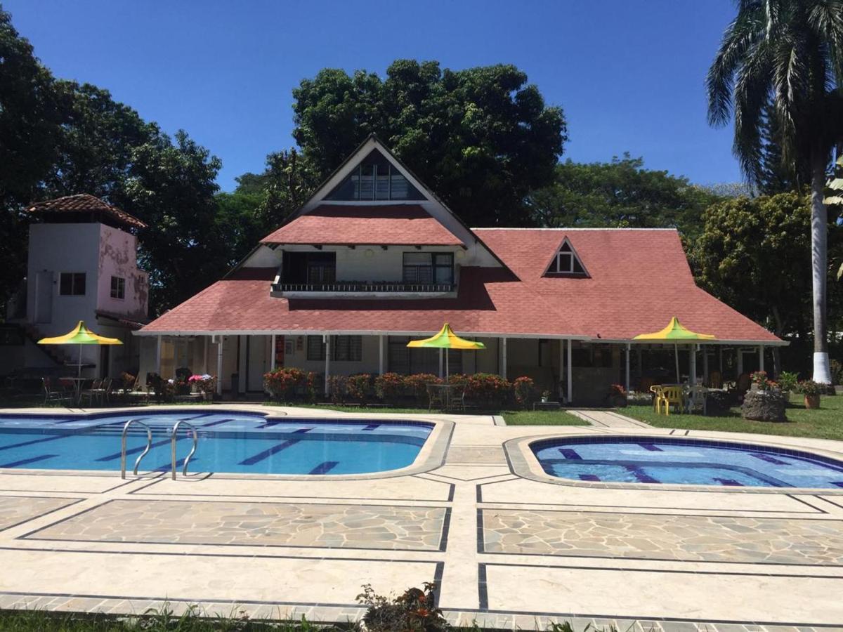 Finca Hotel Pinares - Housity