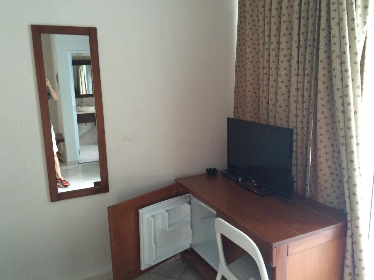 New Garden Hotel - Housity