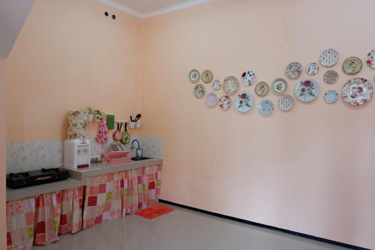 Villa Junrejo Kav 4 - 6 Bedrooms - Housity