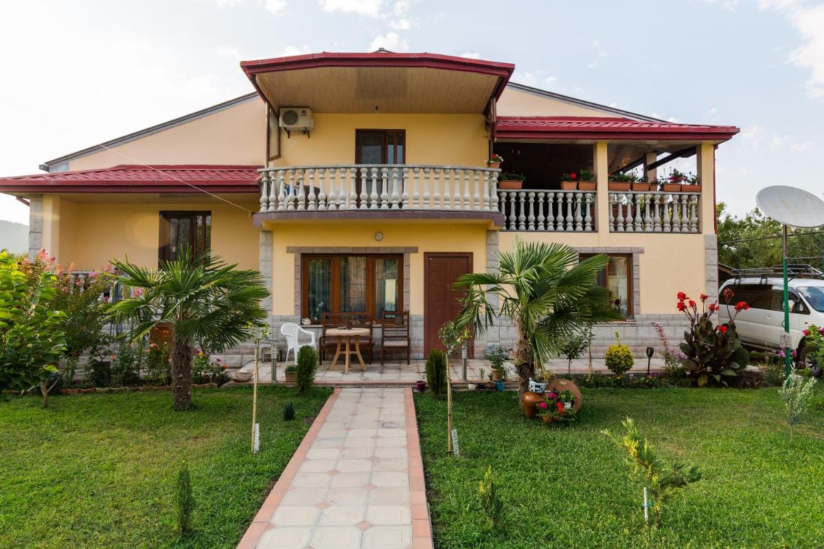 Alex's Guest House - Housity