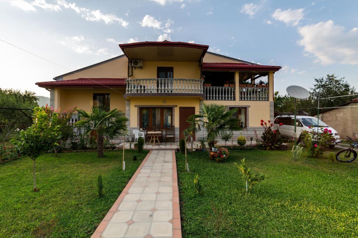 Alex's Guest House - Housity