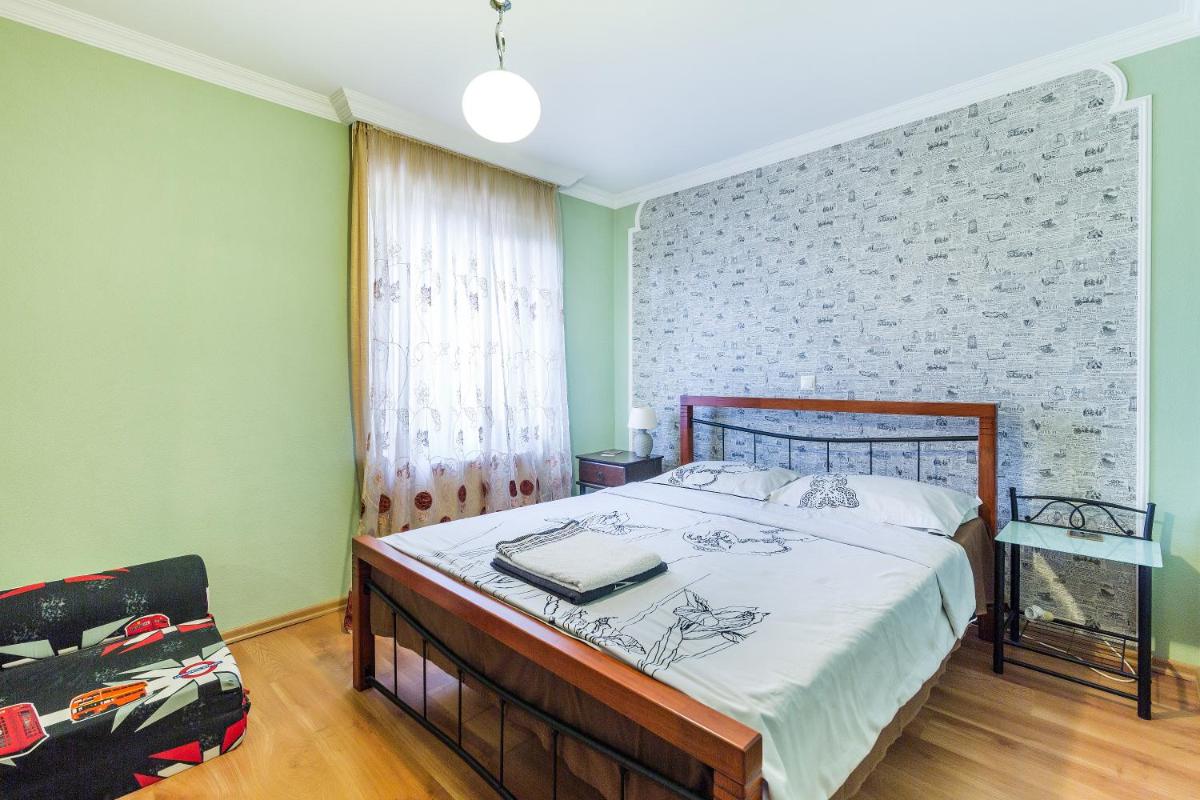 Alex's Guest House - Housity