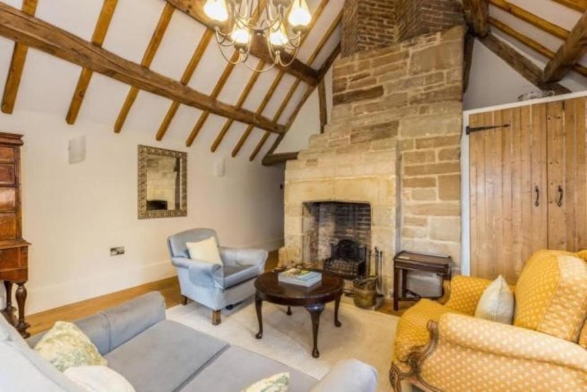 Pinley Hill House - Housity